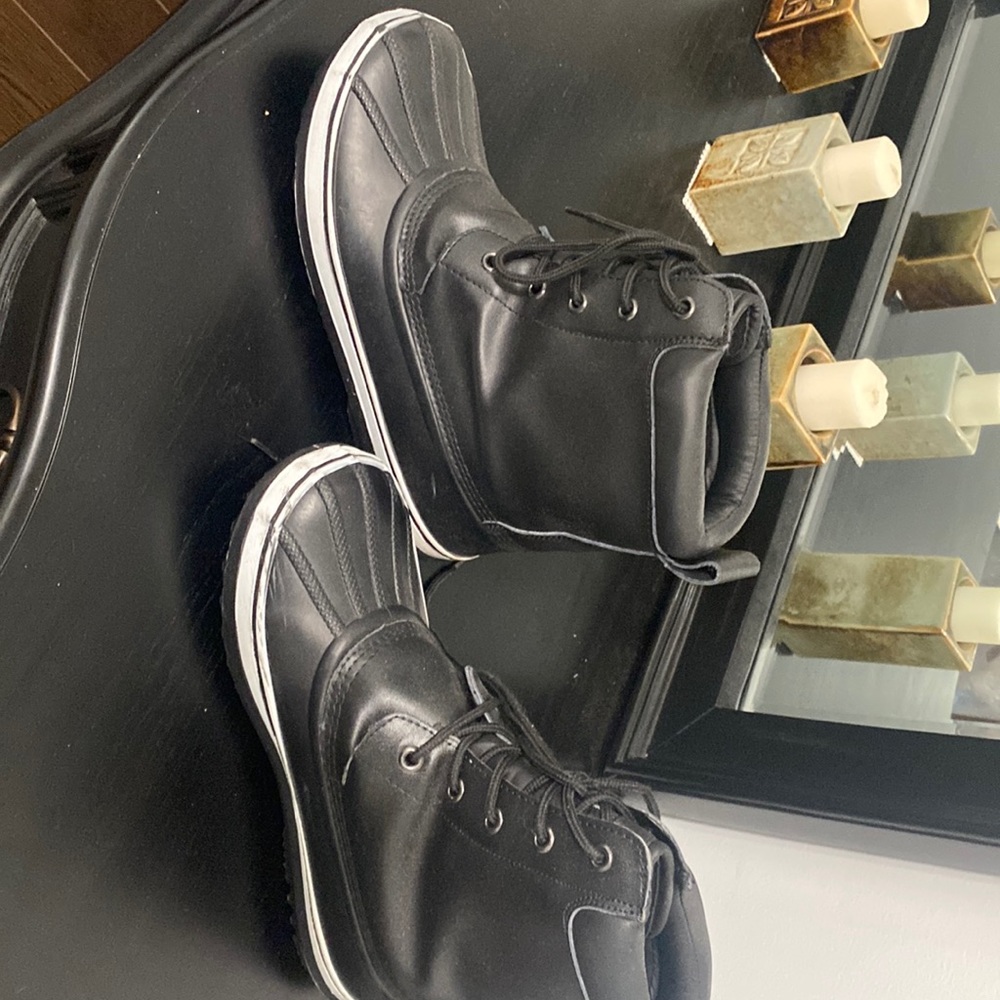 Snow shoes, black size 8